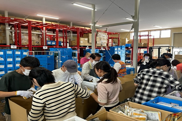 食品仕分けボランティア活動の様子