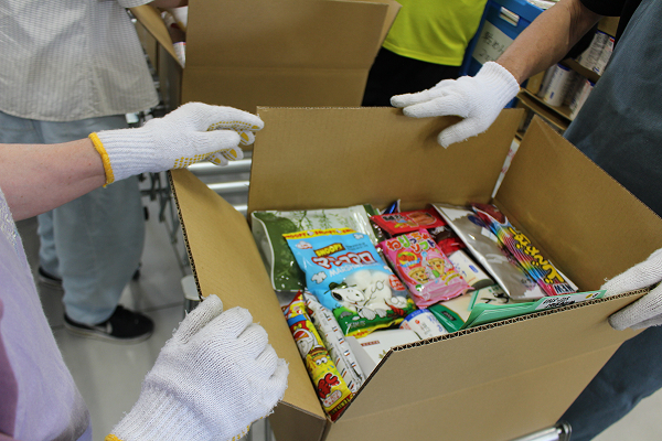 食品仕分けボランティア活動の様子